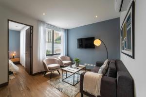 a living room with a couch and two chairs at Cali River Suites by Yellowkey Capital in Cali