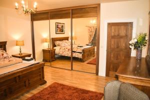 Ein Bett oder Betten in einem Zimmer der Unterkunft Glenshane Country House