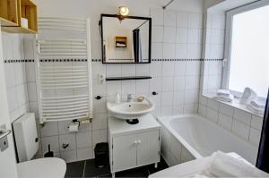 ห้องน้ำของ fewo1846 - Wechselstube - komfortable Unterkunft mit 2 Schlafzimmern und Terrasse