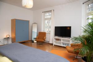 En TV eller et underholdningssystem på Kaßberg Apartment im Retro-Stil / Netflix & WIFI