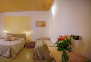 Postel nebo postele na pokoji v ubytování Albergo La Lampara