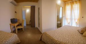 Postel nebo postele na pokoji v ubytování Albergo La Lampara