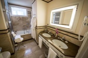 Koupelna v ubytování Victoria Hotel Letterario + 25 fotografií