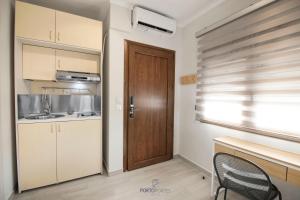 Kuhinja ili čajna kuhinja u objektu PORTO PORTES suites