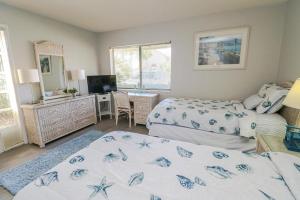 Postel nebo postele na pokoji v ubytování St Augustine Beach & Tennis Resort 615