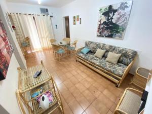 A seating area at Guarujá Flat