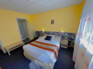 Postel nebo postele na pokoji v ubytování Hotel Le Ronchamp