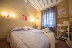 A bed or beds in a room at Il Giardino Segreto B&B