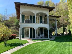 a large house with a lawn in front of it at Bregagno B&B in Musso