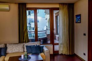 Χώρος καθιστικού στο Sea view apartment next to Sea garden and beach