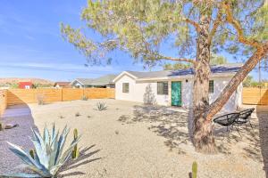 Gallery image of Modern Joshua Tree Bungalow with Fire Pit and BBQ! in Joshua Tree