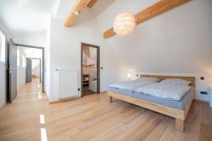 En eller flere senge i et værelse på Lang´s Ferienhaus im Weschnitztal