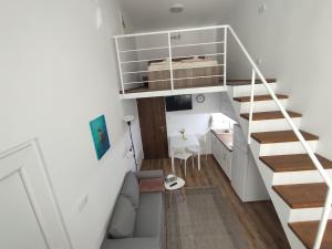 a small apartment with a staircase and a living room at Kossuth Garden in Debrecen