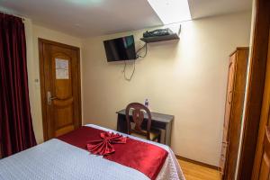 TV a/nebo společenská místnost v ubytování Hotel Cumbayá Sanvy