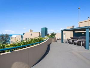Svalir eða verönd á Top Floor Beachside Apartment in the Heart of Mooloolaba