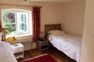 Voodi või voodid majutusasutuse 16 Century Farmhouse Cottage, foothills of iconic Glastonbury Tor. toas +28 fotot