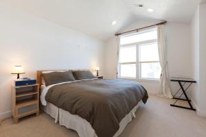 a bedroom with a large bed and a window at Pet Friendly Venturi BBQ on the Deck in Hood River +7 photos