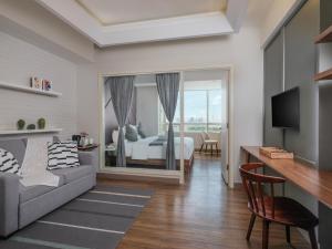 TV/Unterhaltungsangebot in der Unterkunft Fika Rooms Tangerang By Skandinavia