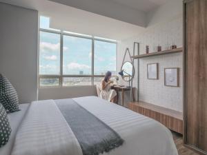 Ein Bett oder Betten in einem Zimmer der Unterkunft Fika Rooms Tangerang By Skandinavia