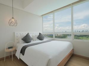 Ein Bett oder Betten in einem Zimmer der Unterkunft Fika Rooms Tangerang By Skandinavia