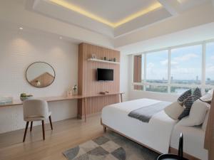 TV a/nebo společenská místnost v ubytování Fika Rooms Tangerang By Skandinavia