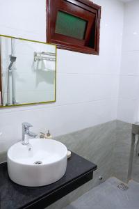 Phòng tắm tại Khách sạn Louis Hotel Sầm Sơn