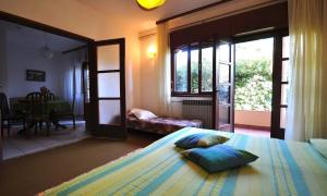 Ένα ή περισσότερα κρεβάτια σε δωμάτιο στο Adria apartments