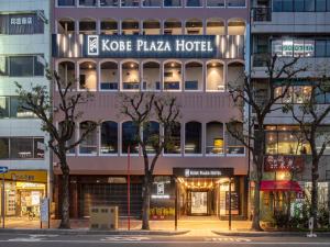 Kobe Plaza Hotel في كوبه: مبنى مع فندق kote plaza