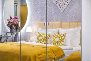 Posteľ alebo postele v izbe v ubytovaní B&P Maine Street Apartments