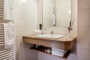 a bathroom with a sink and a mirror at Die Barbara Appartements & Zimmer in Schladming