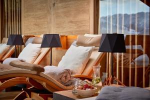 Hotel Tirol Fiss 4Sterne Superior的休息区