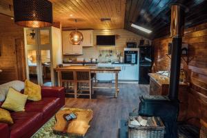 Köök või kööginurk majutusasutuses Donard Shadow Lodge