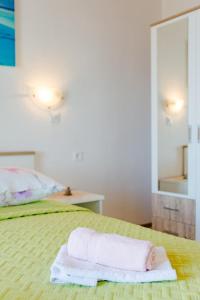 Postel nebo postele na pokoji v ubytování Rooms Sani