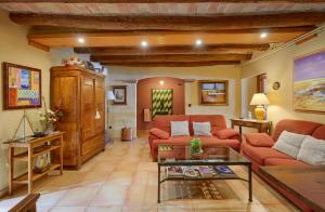 A seating area at Casa Rural Can Coll