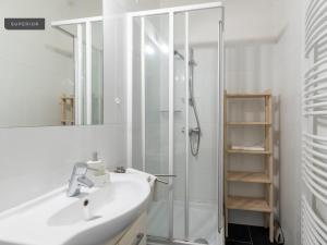 Um banheiro em limehome Vienna Landgutgasse