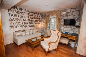 Televisyen dan/atau pusat hiburan di Boutique Hotel Astoria