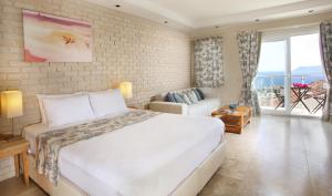 A bed or beds in a room at Saylam Suites