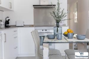 Küche/Küchenzeile in der Unterkunft YourHouse Es Niu, apartment in Puerto de Sóller