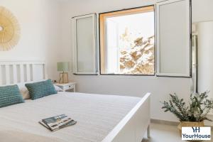 Ein Bett oder Betten in einem Zimmer der Unterkunft YourHouse Es Niu, apartment in Puerto de Sóller