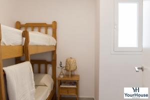 Ein Bett oder Betten in einem Zimmer der Unterkunft YourHouse Es Niu, apartment in Puerto de Sóller