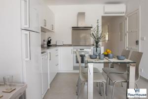 Küche/Küchenzeile in der Unterkunft YourHouse Es Niu, apartment in Puerto de Sóller