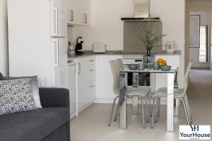 Küche/Küchenzeile in der Unterkunft YourHouse Es Niu, apartment in Puerto de Sóller