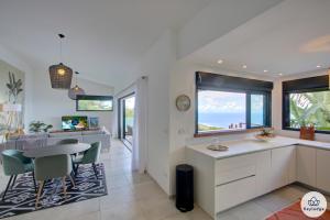 Fotografie z fotogalerie ubytování Villa Paloma 4 étoiles avec Piscine et Vue exceptionnelle sur l'ocean à Saint-Leu v destinaci Saint-Leu