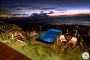 Bazén v ubytování Villa Paloma 4 étoiles avec Piscine et Vue exceptionnelle sur l'ocean à Saint-Leu nebo v jeho okolí