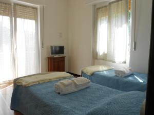 سرير أو أسرّة في غرفة في Il villino del ruscello