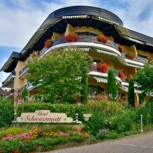 Aed väljaspool majutusasutust Relais & Châteaux Hotel Schwarzmatt