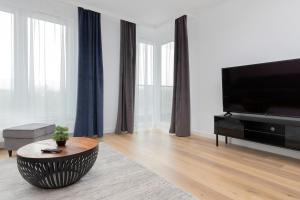 TV a/nebo společenská místnost v ubytování Apartamenty Letnicka by Noclegi Renters