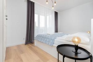Postel nebo postele na pokoji v ubytování Apartamenty Letnicka by Noclegi Renters