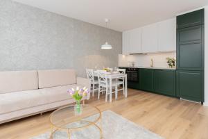 Kuchyň nebo kuchyňský kout v ubytování Apartamenty Letnicka by Noclegi Renters