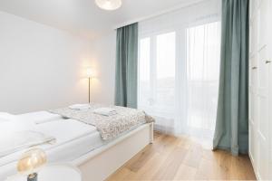 Postel nebo postele na pokoji v ubytování Apartamenty Letnicka by Noclegi Renters
